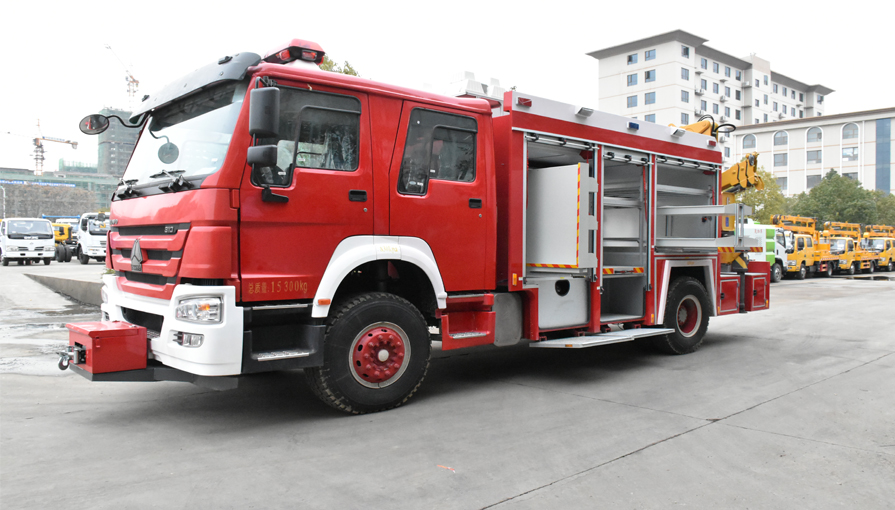 陜西旬邑縣新購(gòu)置一輛重汽搶險(xiǎn)救援消防車